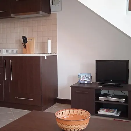 Pearl Apartment *