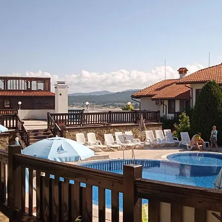 Pearl アパート ソゾポル