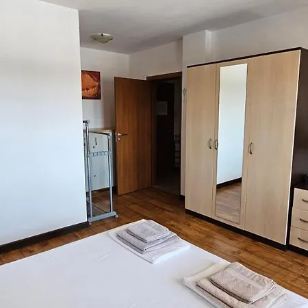 Pearl Apartment *